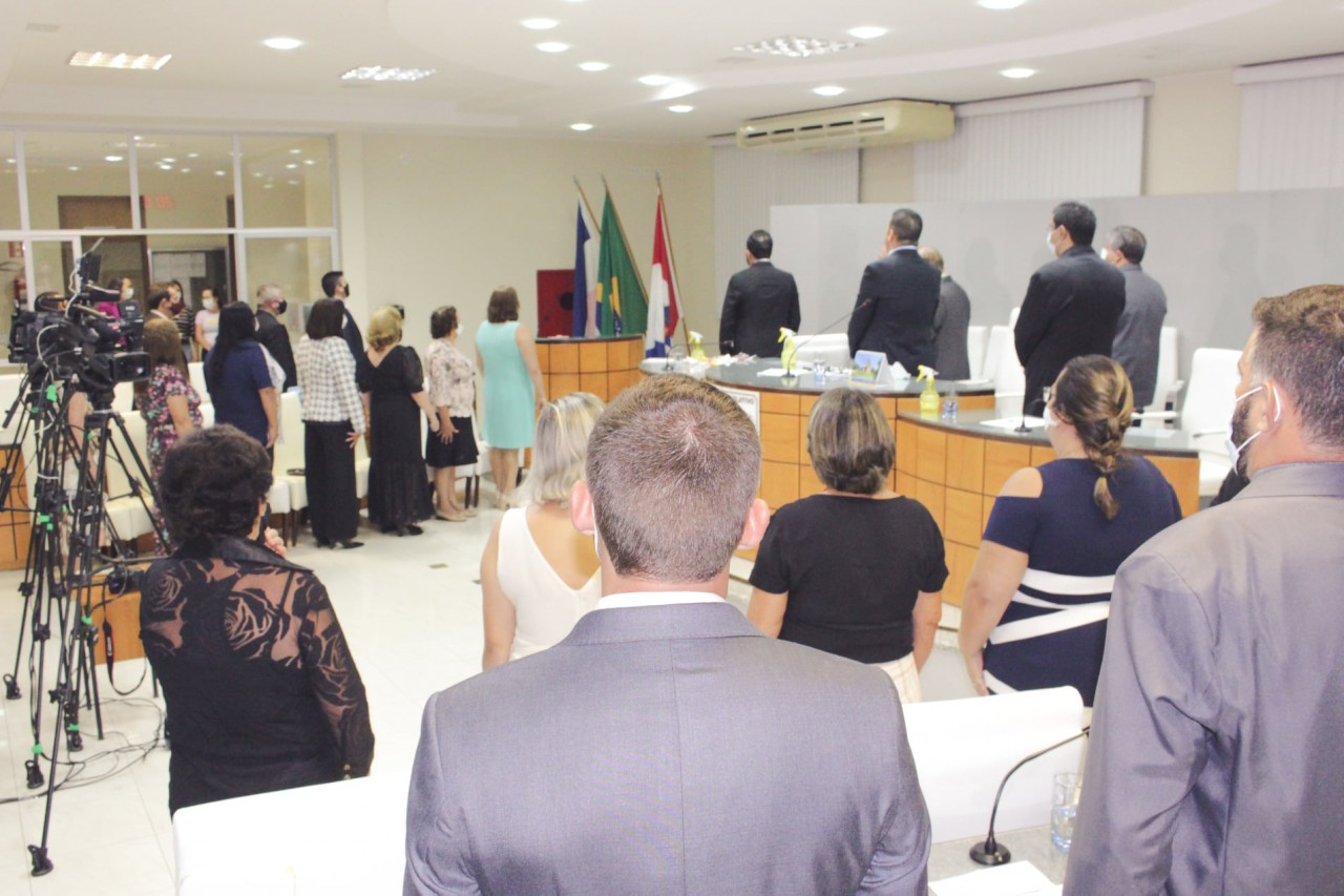 Sessão Solene homenageia mulheres iunenses no Dia Internacional da Mulher Sessão Solene homenageia mulheres iunenses no Dia Internacional da Mulher