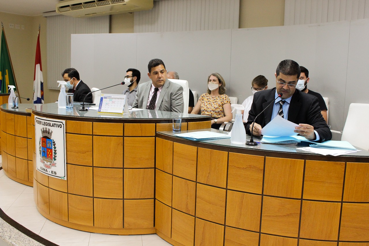 Câmara aprova projeto que proíbe fogos de artifício com barulho em Iúna Câmara aprova projeto que proíbe fogos de artifício com barulho em Iúna