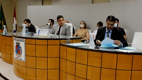 Câmara aprova projeto que proíbe fogos de artifício com barulho em Iúna Câmara aprova projeto que proíbe fogos de artifício com barulho em Iúna