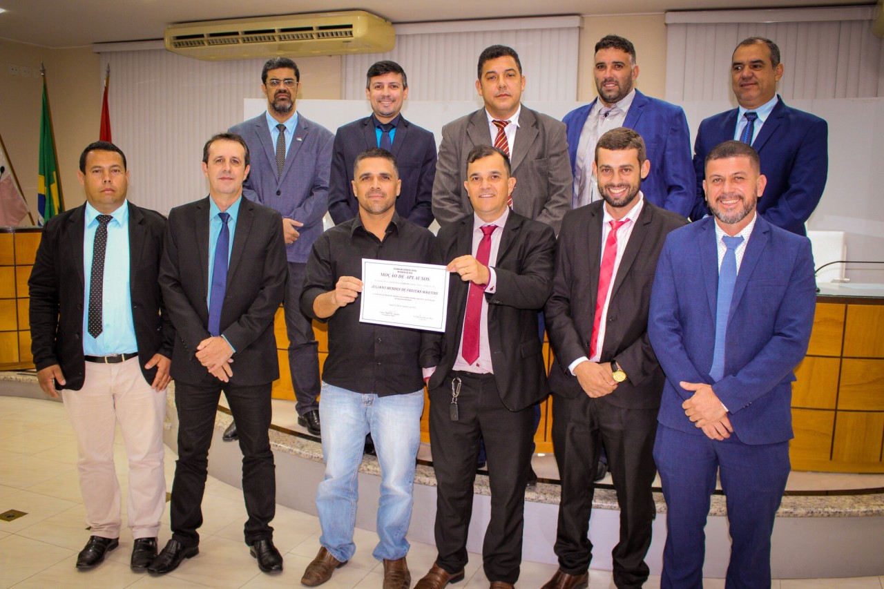 Câmara homenageia servidor público por pinturas de Desenhos Realistas Câmara homenageia servidor público por pinturas de Desenhos Realistas