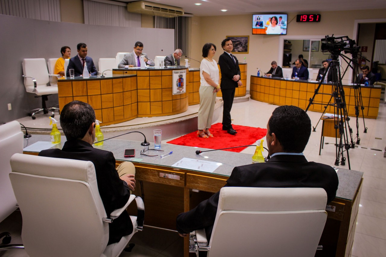 Vereadores homenageiam servidores públicos Vereadores homenageiam servidores públicos