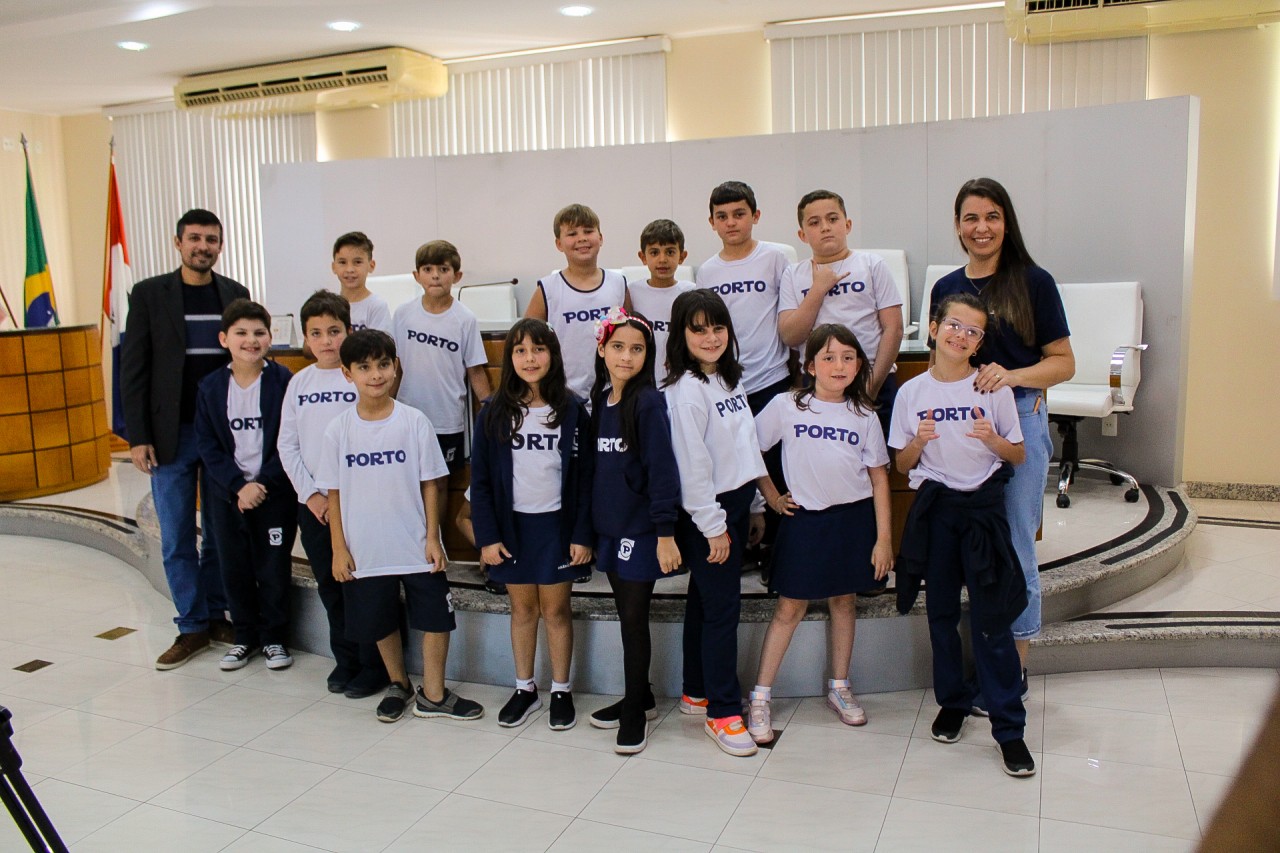 Câmara de Iúna recebe visita de alunos como forma de conhecimento sobre o Poder Legislativo Câmara de Iúna recebe visita de alunos como forma de conhecimento sobre o Poder Legislativo