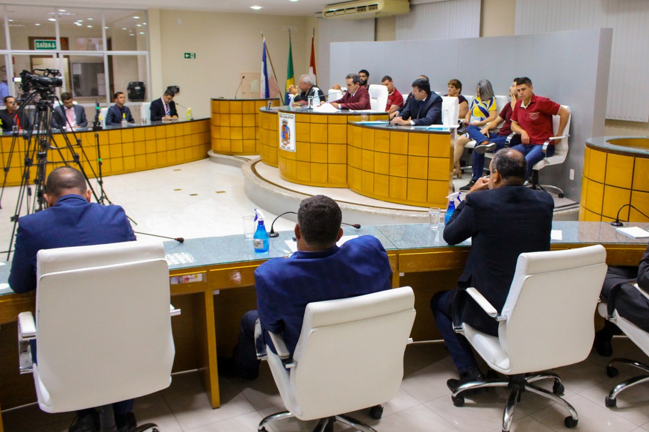 Projetos para aumento das bolsas de estágios e Festa de Santa Luzia são aprovados na Câmara de Iúna Projetos para aumento das bolsas de estágios e Festa de Santa Luzia são aprovados na Câmara de Iúna