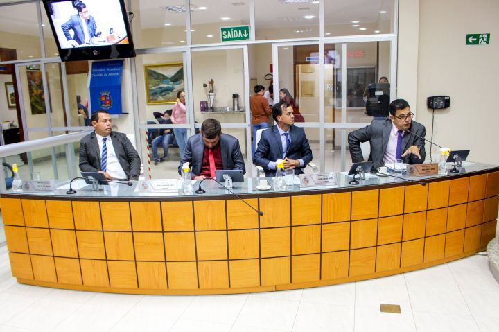 Câmara Municipal aprova três projetos na 13ª Sessão Ordinária Câmara Municipal aprova três projetos na 13ª Sessão Ordinária