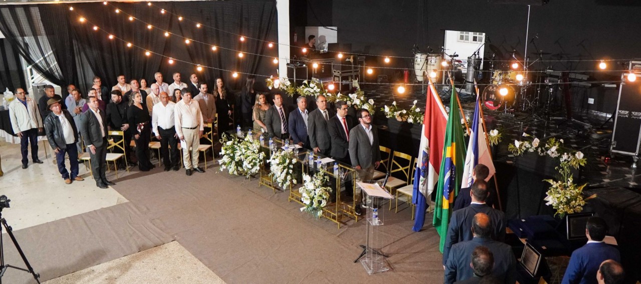 Câmara Municipal entrega honrarias de Título Cidadão Iunense Câmara Municipal entrega honrarias de Título Cidadão Iunense