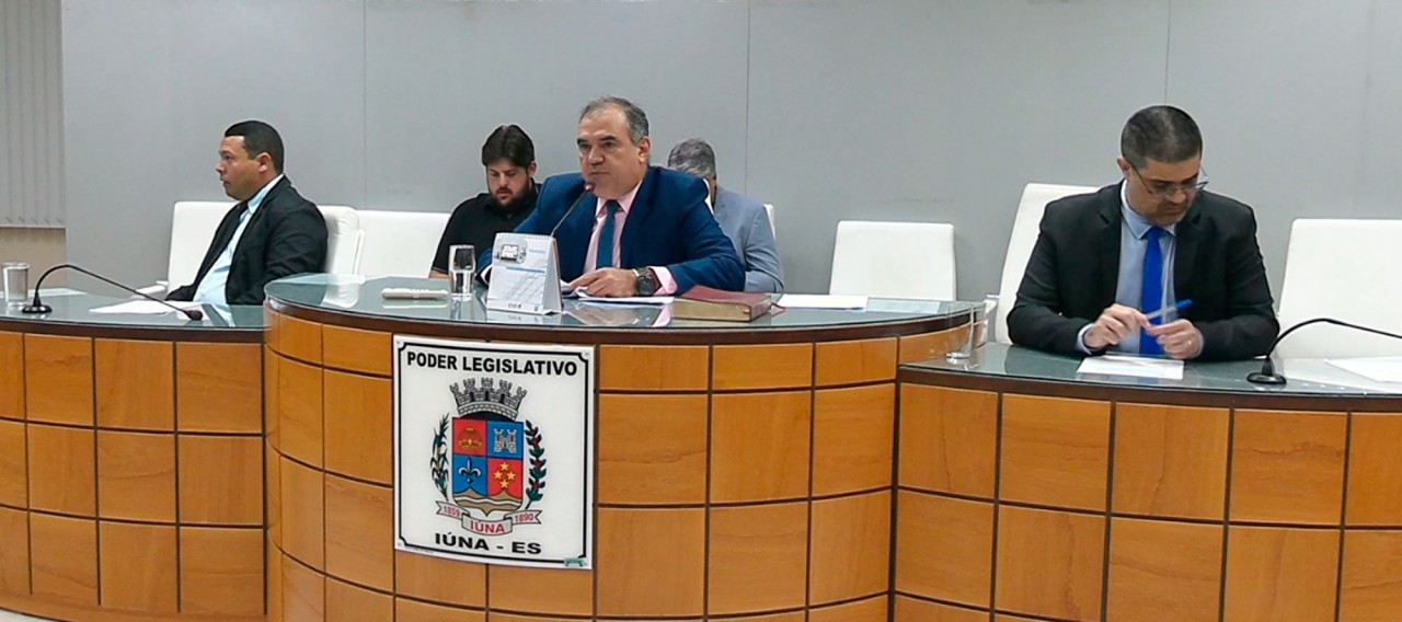 Câmara realiza sessão solene para homenagear professores e servidores públicos Câmara realiza sessão solene para homenagear professores e servidores públicos